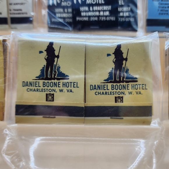 Vintage Matchbooks Lot Hotel Motel Matches Holiday Inn Circus - Picture 2 of 9